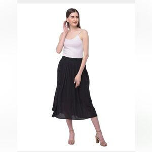 PLEATED BLACK RAYON SKIRT Size medium